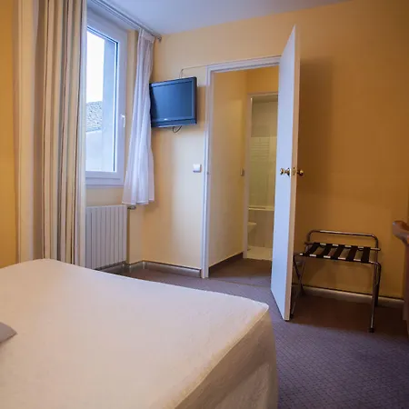 Logis - Et Restaurant Le Lion D'or 格拉马