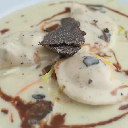 Logis - Et Restaurant Le Lion D'or 호텔 3*