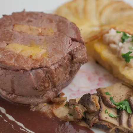 Logis - Et Restaurant Le Lion D'or 3* 格拉马