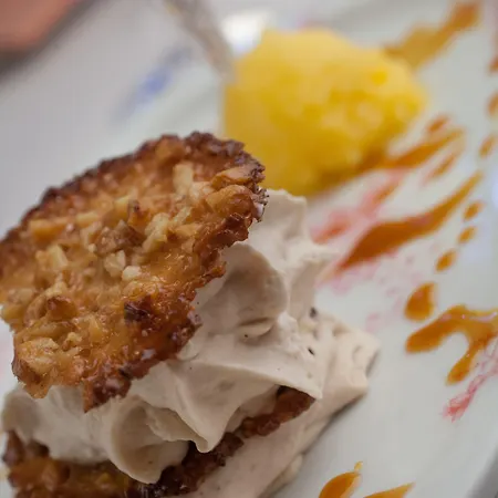 Logis - Et Restaurant Le Lion D'or 酒店