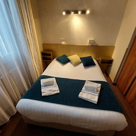 Logis - Et Restaurant Le Lion D'or 3* 格拉马