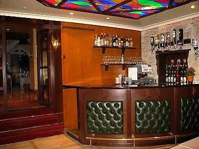 Logis - Et Restaurant Le Lion D'or 酒店 3*