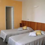 Logis - Et Restaurant Le Lion D'or Otel