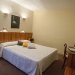 ホテル Logis - Et Restaurant Le Lion D'or 3*