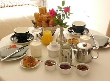 ホテル Logis - Et Restaurant Le Lion D'or 3*