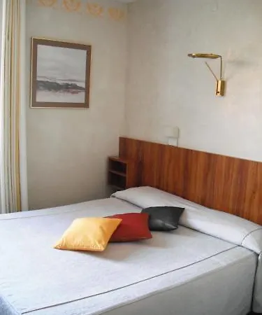 Logis - Et Restaurant Le Lion D'or 3* グラマ