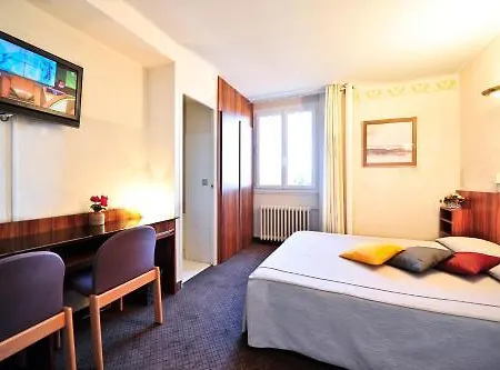 Hotel Logis - Et Restaurant Le Lion D'or