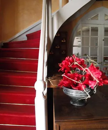 Hotel Logis - Et Restaurant Le Lion D'or