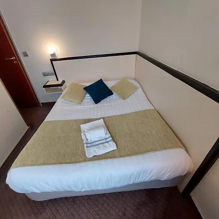 Отель Logis - Et Restaurant Le Lion D'or 3*