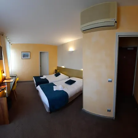 ホテル Logis - Et Restaurant Le Lion D'or 3*