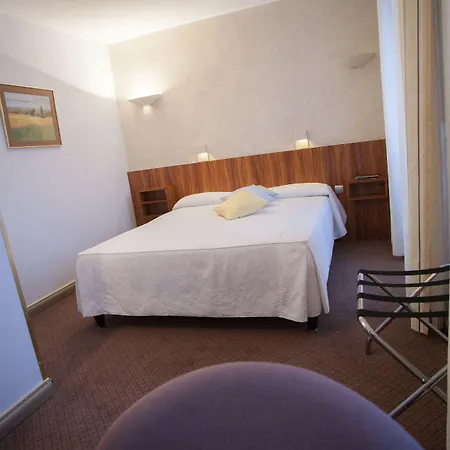 Logis - Et Restaurant Le Lion D'or Hotel Gramat