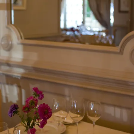 Hotel Logis - Et Restaurant Le Lion D'or