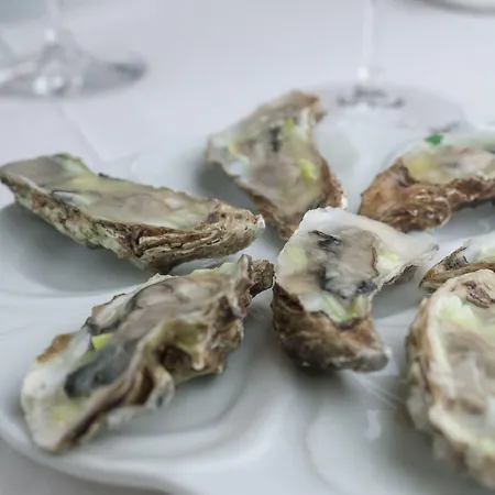 Logis - Et Restaurant Le Lion D'or 3*