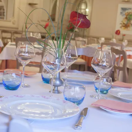 Logis - Et Restaurant Le Lion D'or Hotel