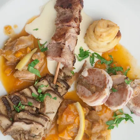 Logis Hotels - Hotel Et Restaurant Le Lion D'Or Hotel 3*