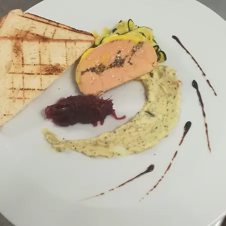 Отель Logis - Et Restaurant Le Lion D'or