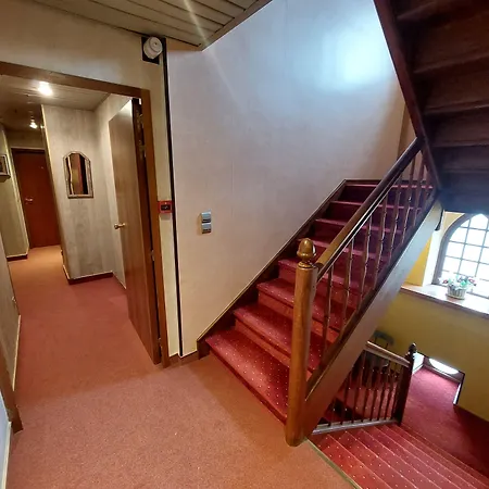 Logis - Et Restaurant Le Lion D'or 3*