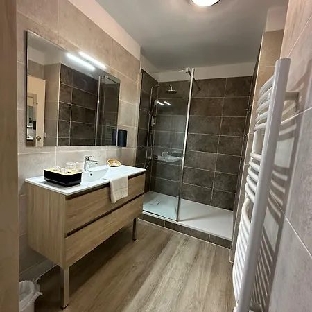 Logis - Et Restaurant Le Lion D'or 3*