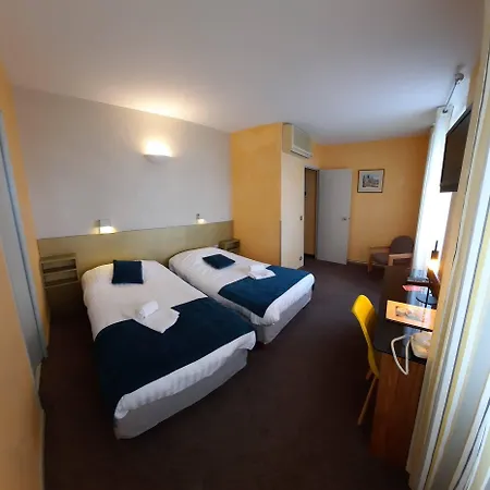 Logis - Et Restaurant Le Lion D'or 3*