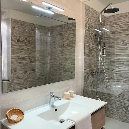 Отель Logis - Et Restaurant Le Lion D'or 3*