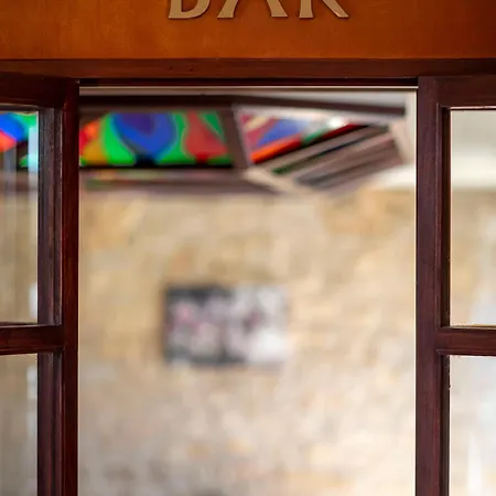 Logis - Et Restaurant Le Lion D'or