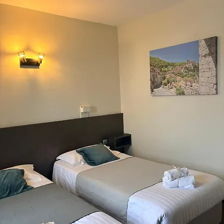 Logis - Et Restaurant Le Lion D'or 3*