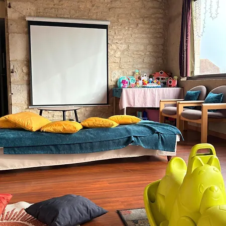 Logis - Et Restaurant Le Lion D'or 3*