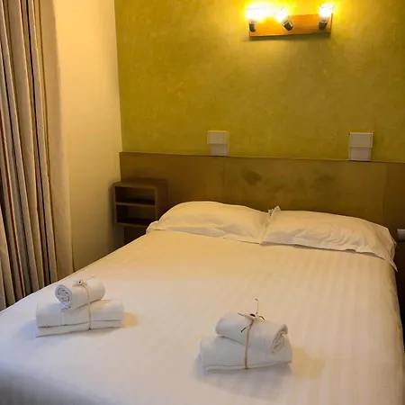 Ξενοδοχείο Logis - Et Restaurant Le Lion D'or 3*