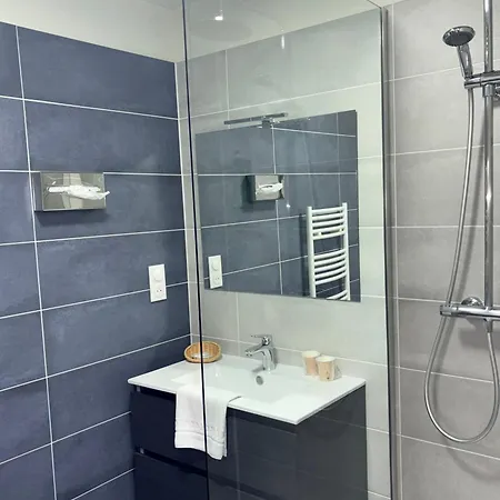 Logis - Et Restaurant Le Lion D'or 3*