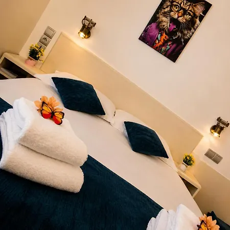 Logis Hotels - Hotel Et Restaurant Le Lion D'Or Hotel