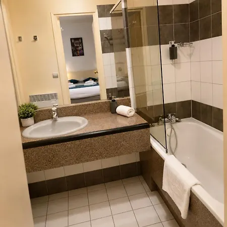 Hotel Logis Hotels - Hotel Et Restaurant Le Lion D'Or