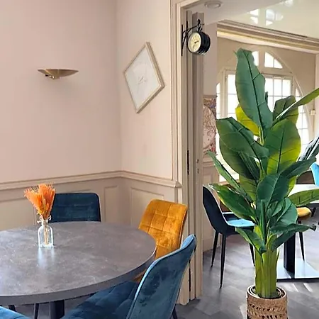 Logis - Et Restaurant Le Lion D'or 3*