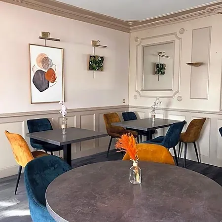 Logis - Et Restaurant Le Lion D'or