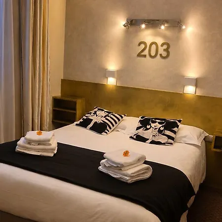 Hotel Logis - Et Restaurant Le Lion D'or