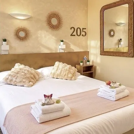 Logis - Et Restaurant Le Lion D'or Hotel