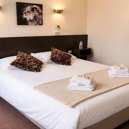 Logis - Et Restaurant Le Lion D'or 3*