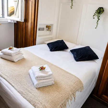 Hotel Logis - Et Restaurant Le Lion D'or