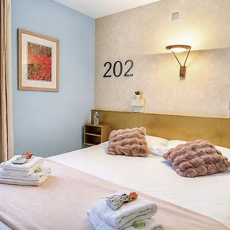 Hotel Logis - Et Restaurant Le Lion D'or 3*