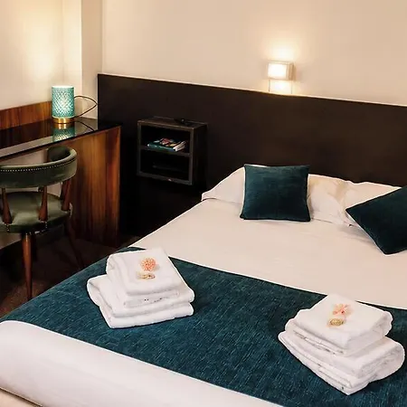 Logis - Et Restaurant Le Lion D'or 3*