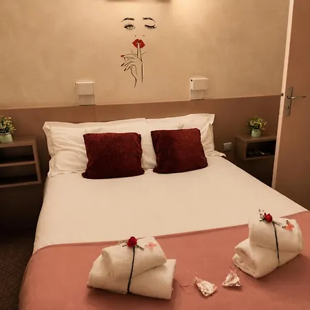 Hotel Logis - Et Restaurant Le Lion D'or Gramat