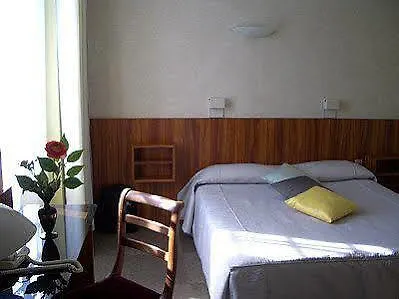 Hotel Logis - Et Restaurant Le Lion D'or Gramat