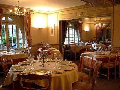 Logis - Et Restaurant Le Lion D'or