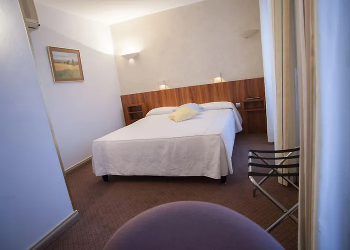 Logis - Et Restaurant Le Lion D'or Hotel Gramat